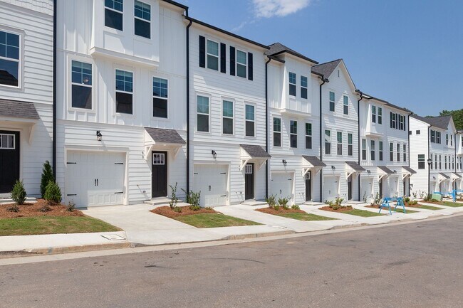 Building Photo - Newly Constructed 4bd/3.5ba Minutes From A...