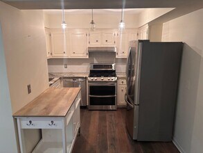 Building Photo - 2118 Fairfax Ave