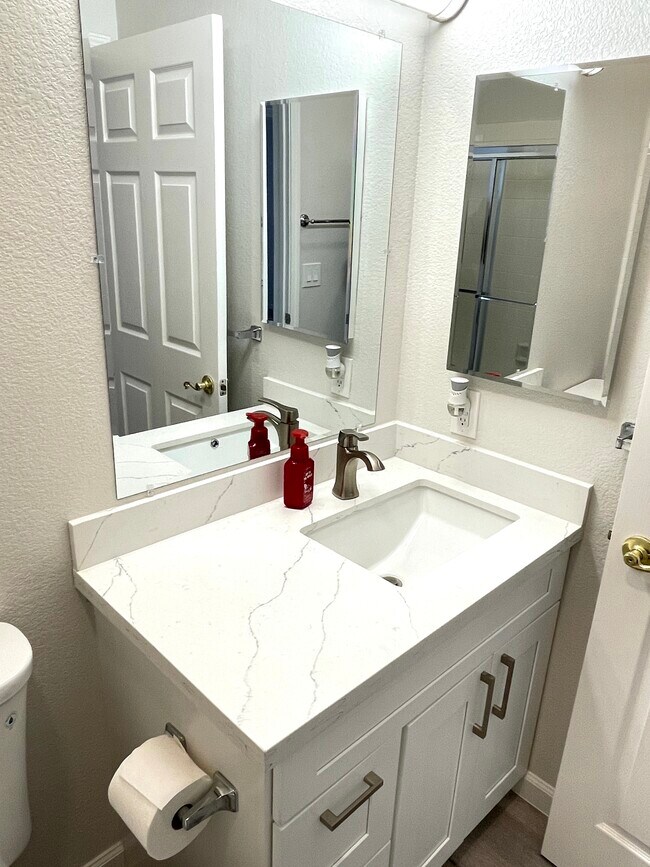 Building Photo - 7271 Ventana Dr