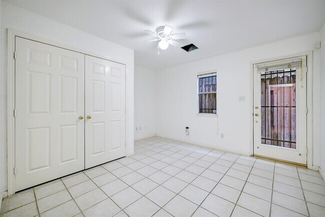 Building Photo - 1205 Marconi St
