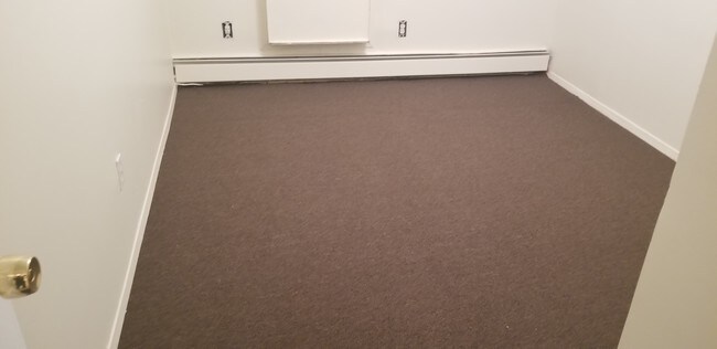 please note this is a room - 924 E 34th St