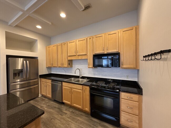Foto del edificio - South End Apartment - T.R. Lawing Realty P...