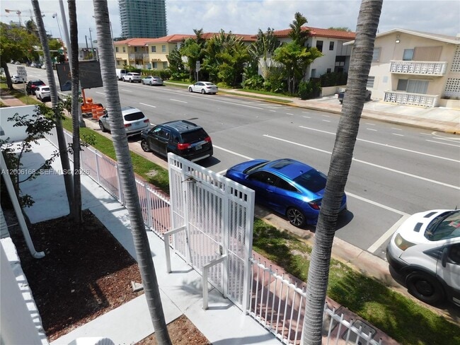 Foto del edificio - 7445 Harding Ave