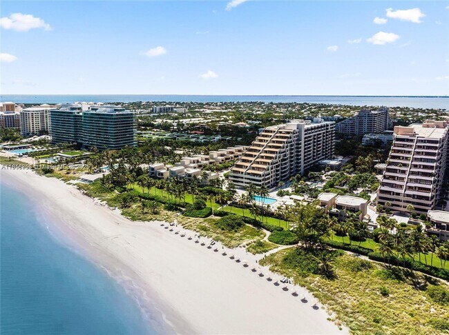 Foto del edificio - 151 Crandon Blvd
