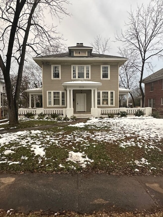 Building Photo - 2209 Rivermont Ave