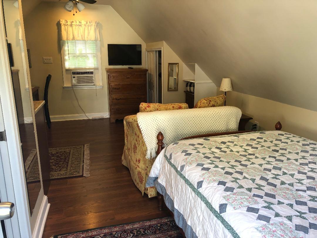 5804 Searl Ter Unit Studio, Bethesda, MD 20816 Rentals in Bethesda at 5804 Searl Ter Bethesda