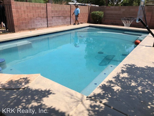 Building Photo - 6 br, 3 bath House - 1123 E Loma Vista Dr
