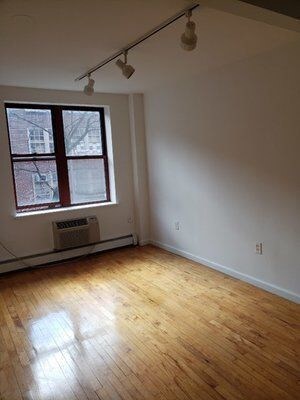 Foto del edificio - 196 E 7th St