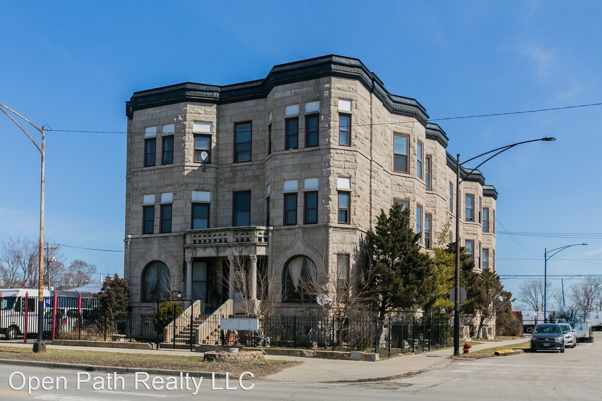 Primary Photo - 2330 W 42nd St