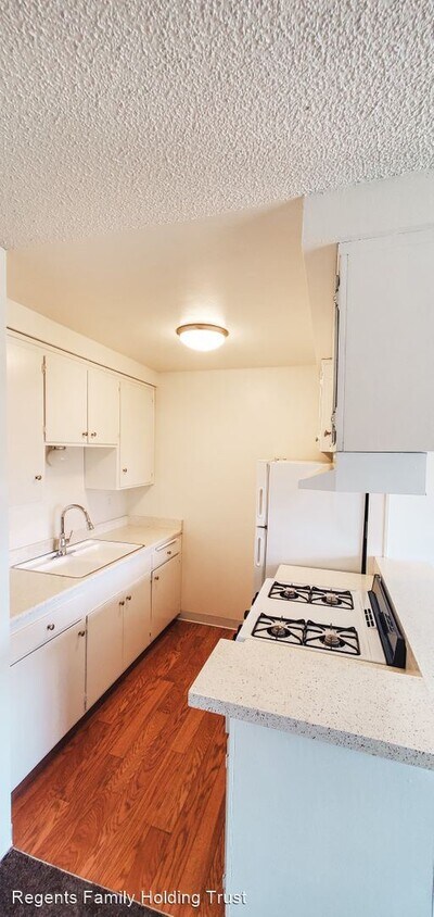 Foto principal - 7645 Pacific Ave