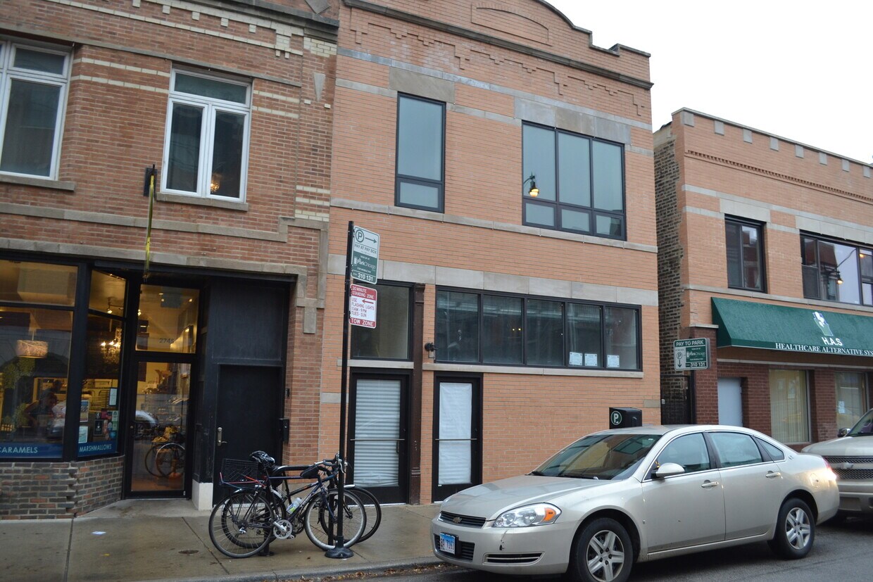 Foto principal - 2747 W Armitage Ave