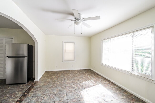 Building Photo - 1111 Burbank Cir