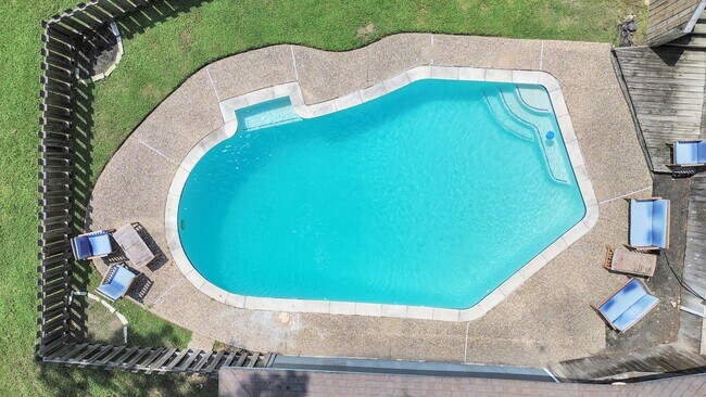 Foto del edificio - 21722 Forest Glade Dr