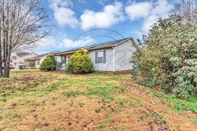 Foto del edificio - Two Bedroom Ranch in Columbia - 1/2 Off First Months Rent!