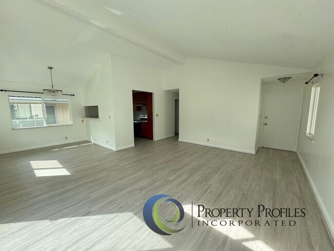 Building Photo - Kuliouou - 3 Bedroom, 2 Bath House - Avail...