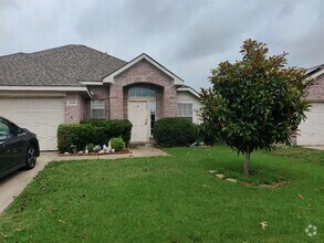 Building Photo - 2209 Spruce Cir