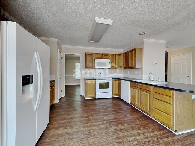 Building Photo - 6620 Valleyoak Dr