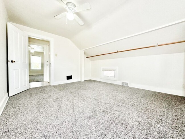 Foto del edificio - 123 S Clay St