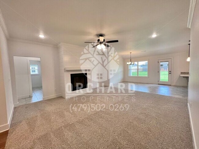 Building Photo - Siloam Springs- Single-Family Home- Stunni...