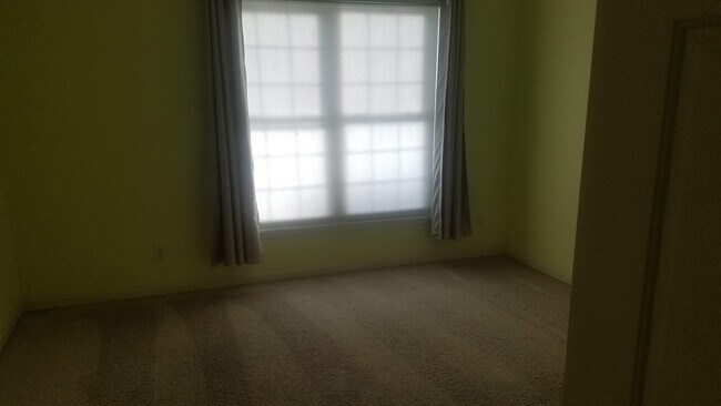 Foto del edificio - 290 Riverbend Dr