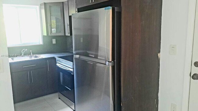 Foto del edificio - 3121 NW 3rd Ave