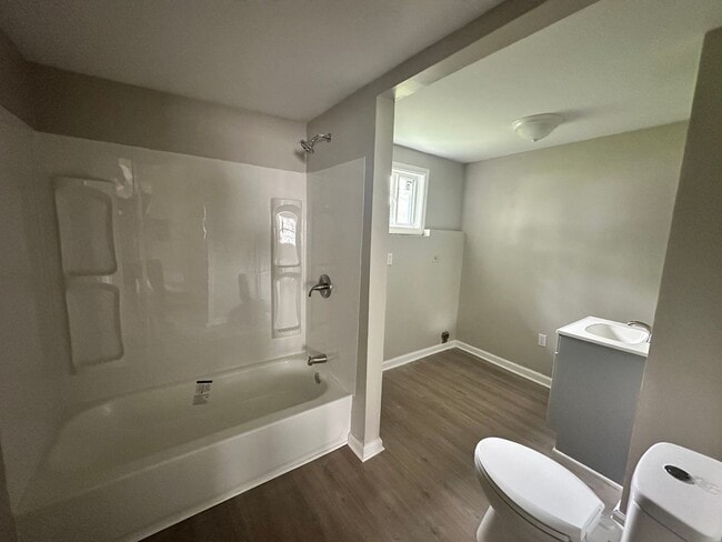 Building Photo - Spacious 3-Bedroom, 1-Bath Home with Newly...