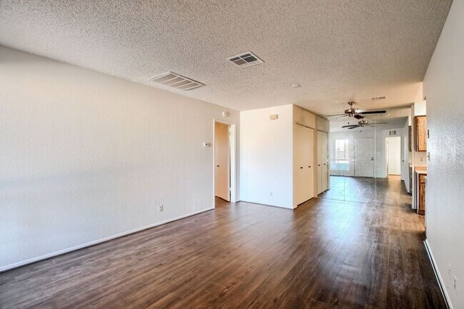 Building Photo - 93 N Cooper Rd