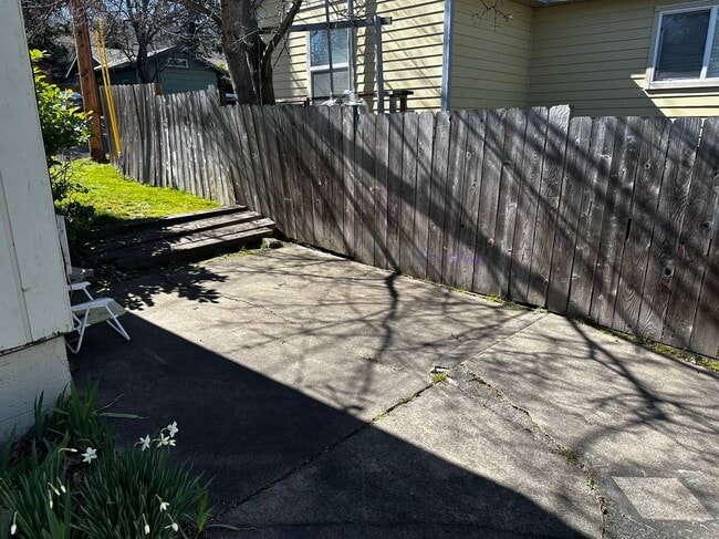 Building Photo - 1370 Lee St