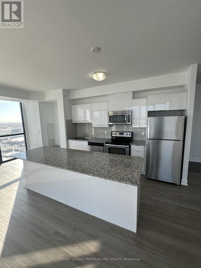 Building Photo - 2910 Hwy 7