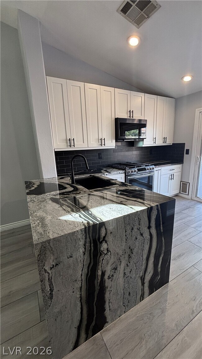 Foto del edificio - 9828 Piper Glen Pl