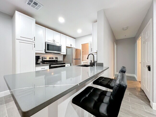 Foto del edificio - South Kirkman Road, Orlando, FL 32811 - 2 BR 2 BA condo