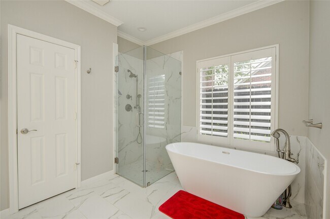 Foto del edificio - 3902 Lyndhurst Pl