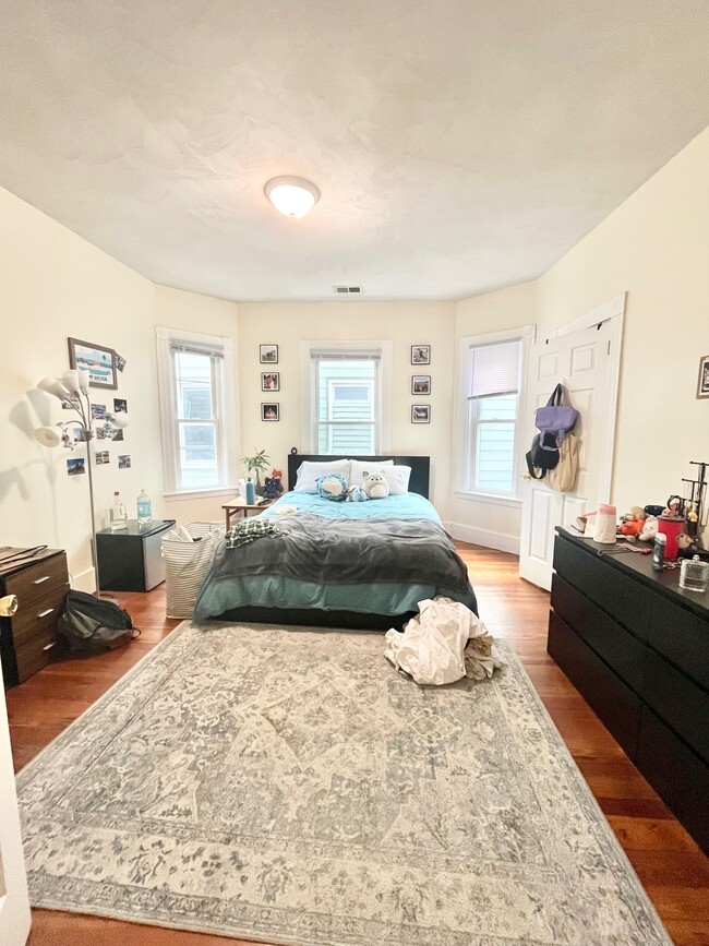 Building Photo - 8 Carmel St