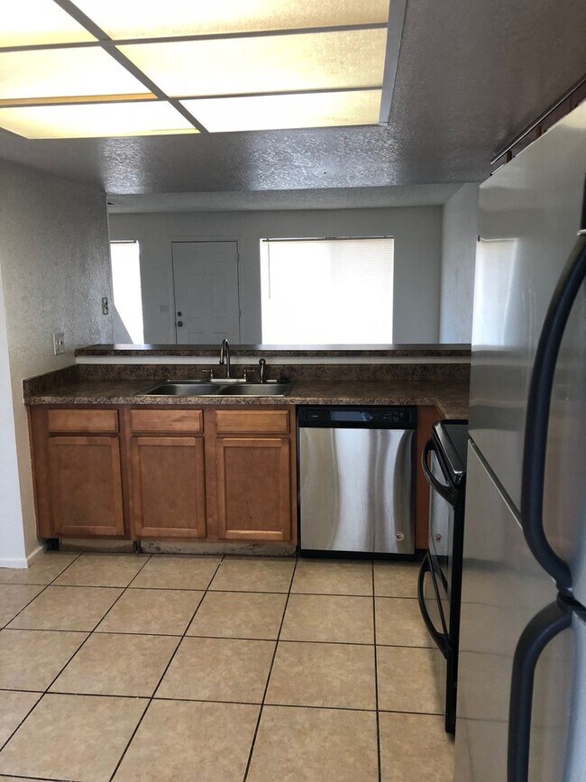 Building Photo - $499 First Month Rent! 2 Bedroom/ 2 bathro...