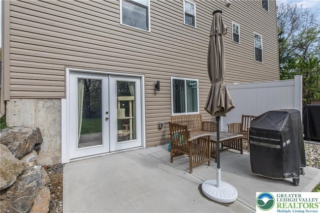 Building Photo - 221 Craig Ave