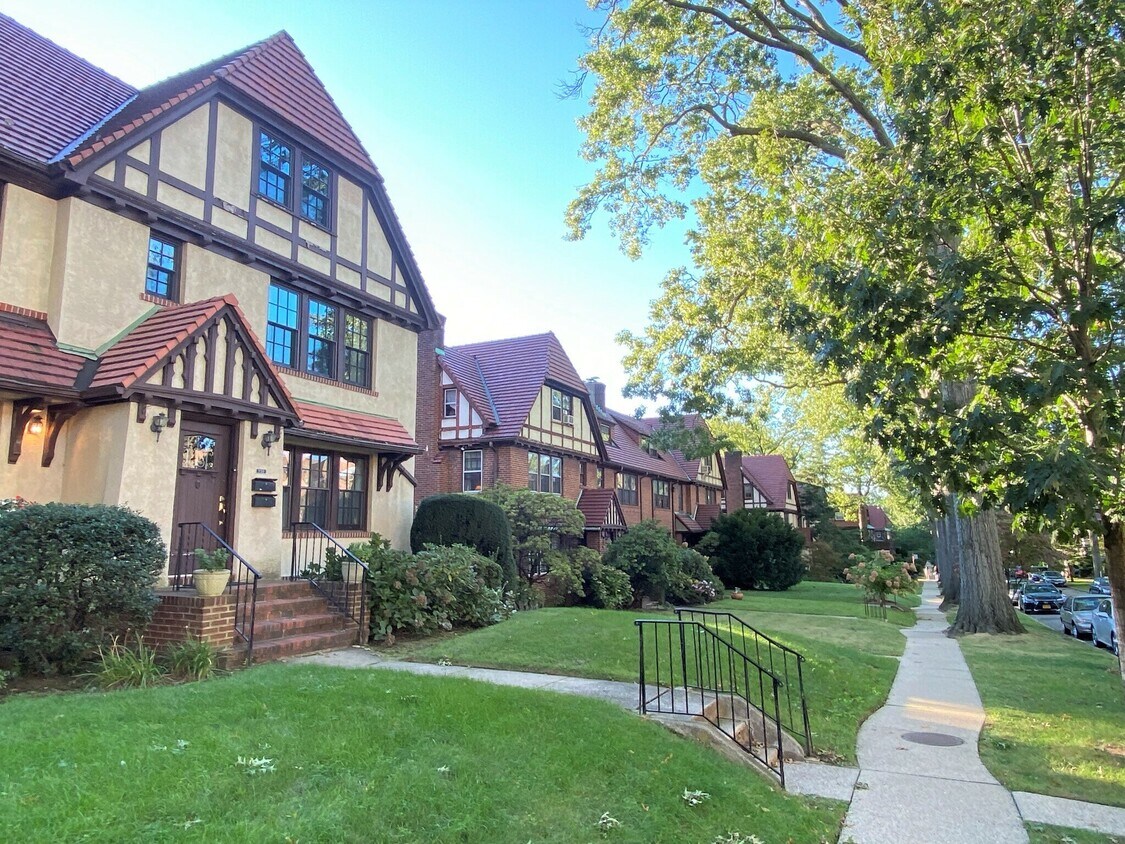 730 Burns St Unit 2FL, Queens, NY 11375 Apartment for Rent in Queens