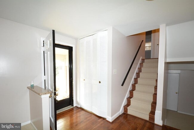 Building Photo - 5111 Gainsborough Dr