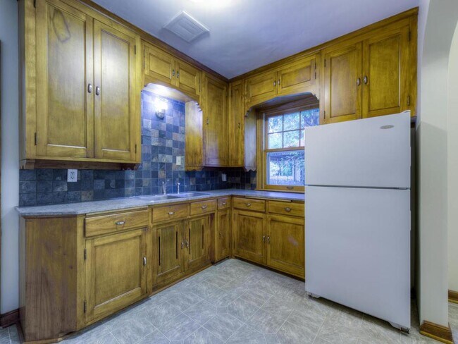 Building Photo - 5034 S 28th Ave