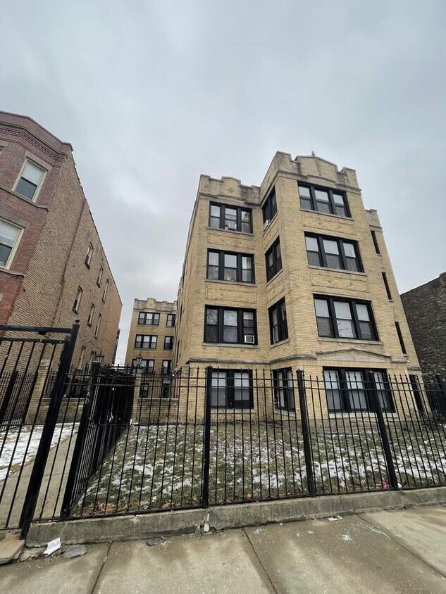 3153 W Augusta Blvd Unit 2B, Chicago, IL 60622 Condo for Rent in