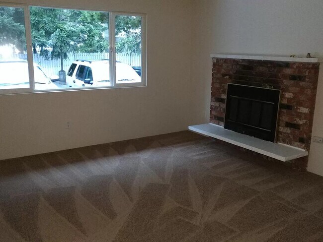 Foto del edificio - 16702 North Rd