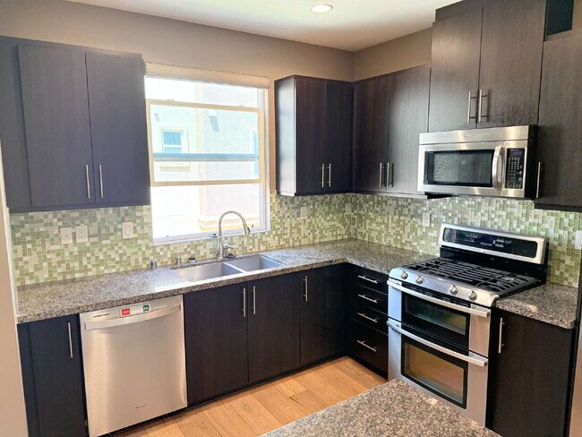 Foto del edificio - Modern Comfort Awaits: Spacious 3-Bed, 3.5...