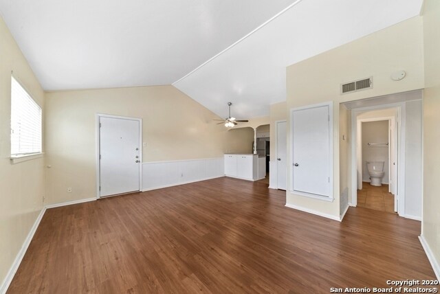 Foto del edificio - 235 W Silver Sands Dr