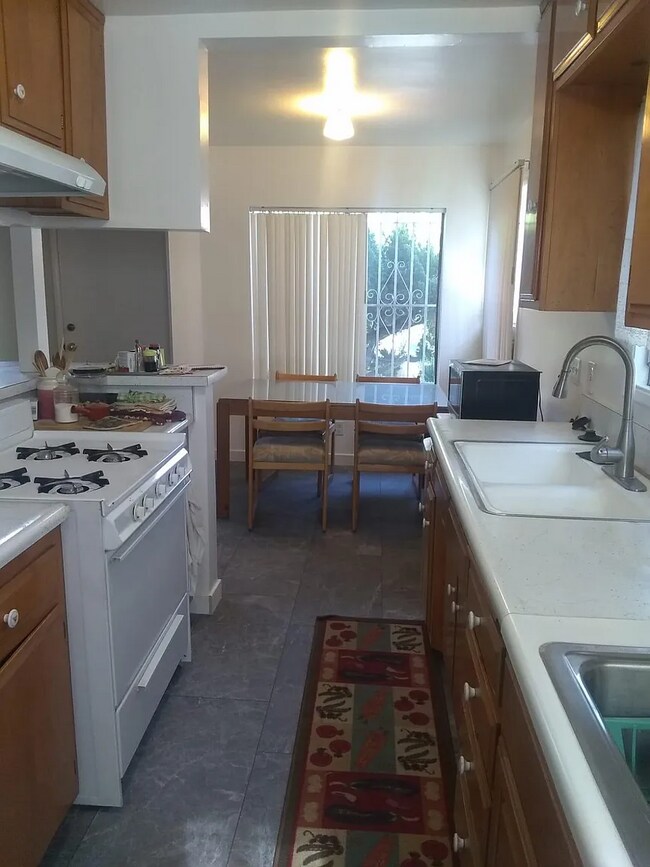 Foto del edificio - 2471 Riverside Pl