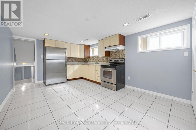 Building Photo - 55 Cabana Dr