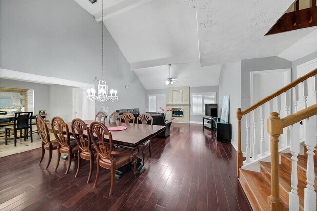 Foto del edificio - 12050 Spring Grove Dr