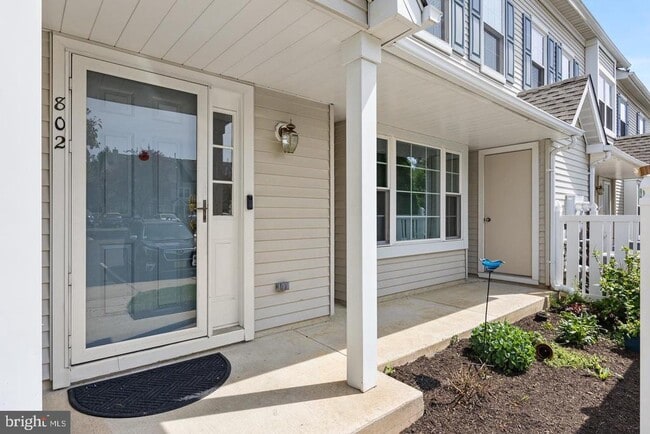 Building Photo - 802 Oswego Ct