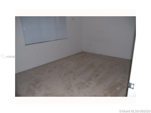Building Photo - 2430 Centergate Dr