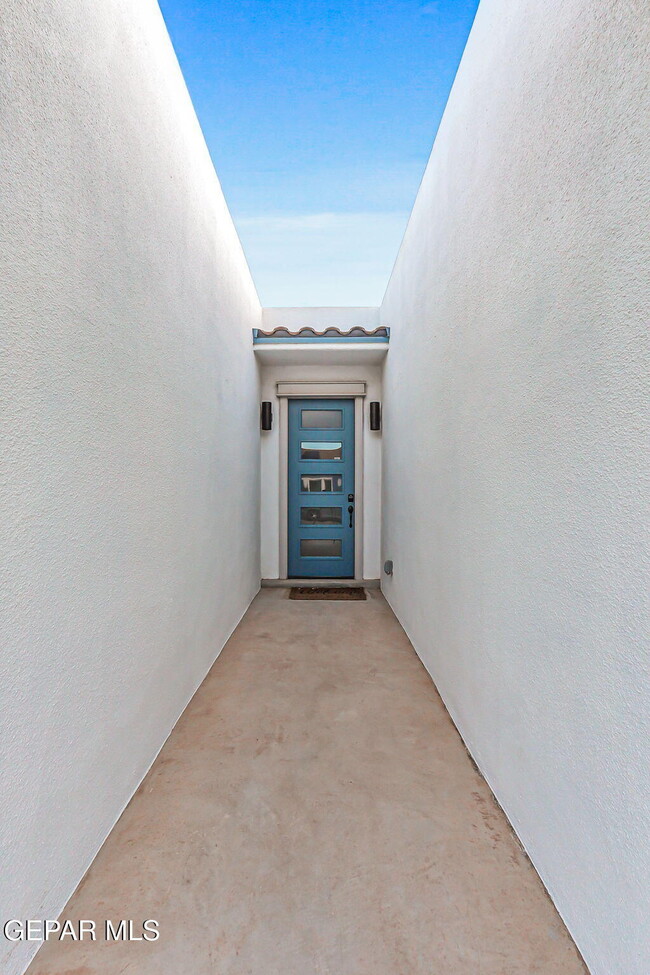 Building Photo - 14262 John Scagno