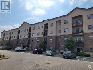 Building Photo - 8475 Wyandotte St E