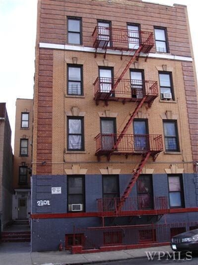 Primary Photo - 2302 Beaumont Ave